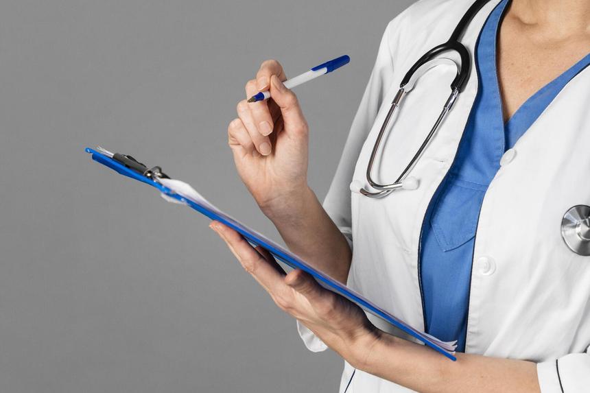 В Бишкеке девушка оказалась в реанимации из-за лопнувшего ремня на аттракционе