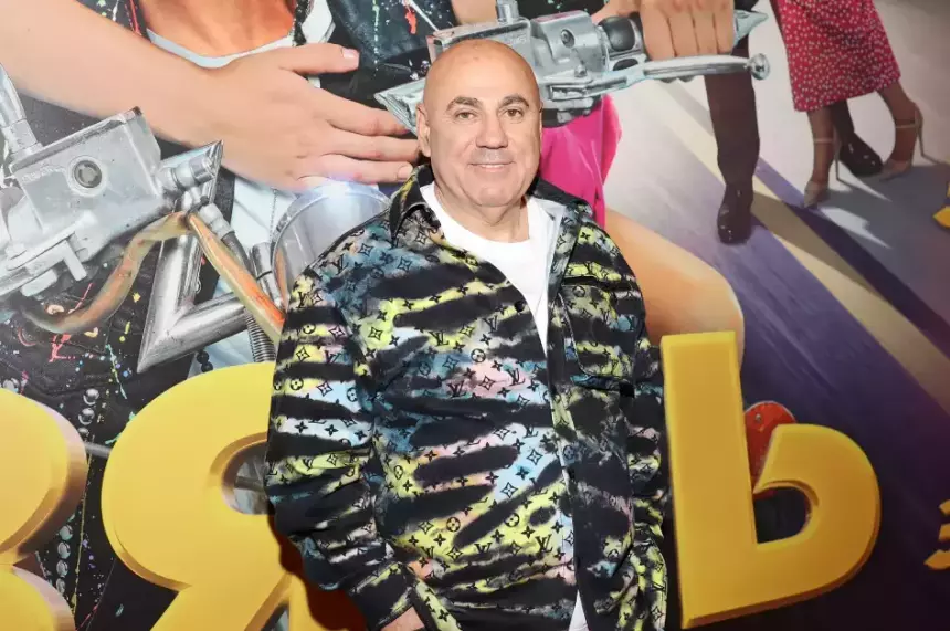 Иосиф Пригожин получил звание заслуженного деятеля искусств Чечни