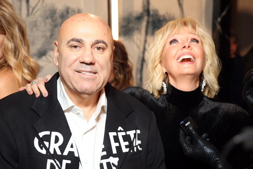 Продюсер Иосиф Пригожин сел на шпагат в день своего 56-летия