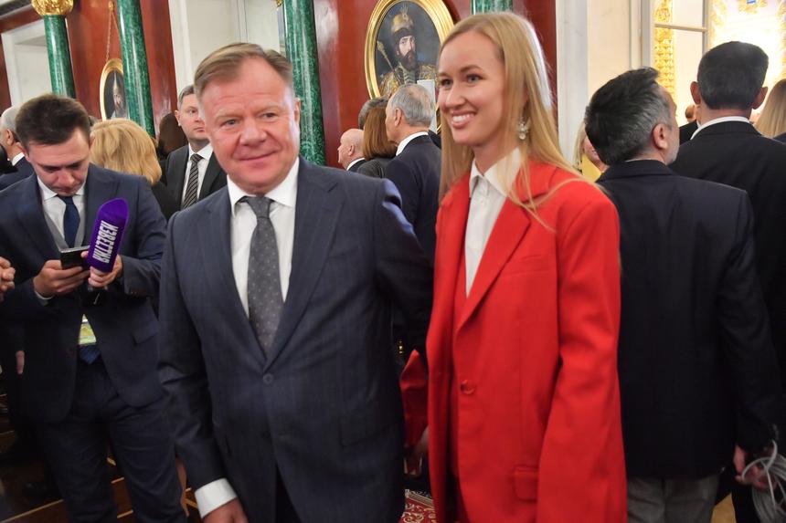 «Повезло»: молодая жена 63-летнего Игоря Бутмана выложила фото в третью годовщину брака