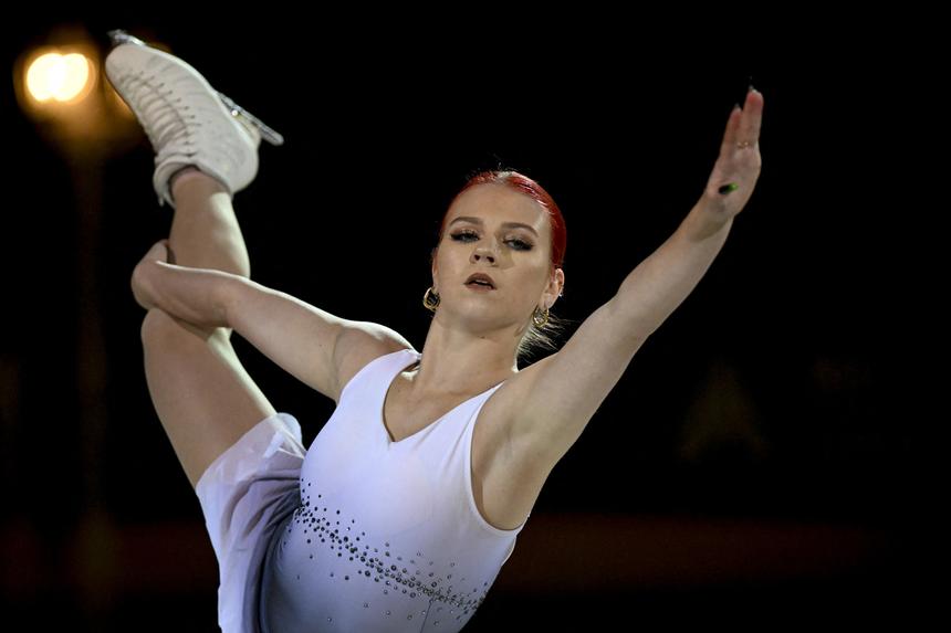 «Мы улетали на шоу»: Александра Трусова вспомнила, как узнала о беременности