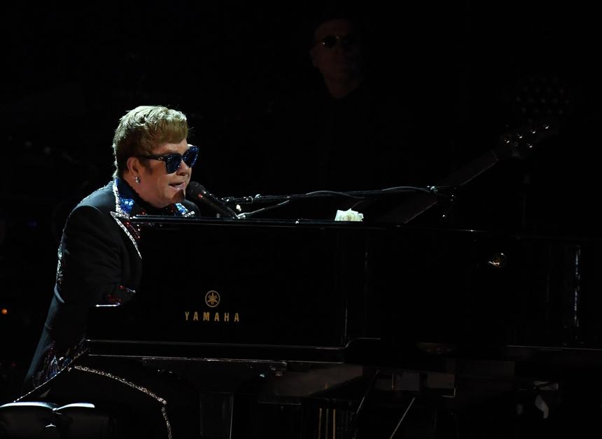 78-летний Элтон Джон раскрыл свое состояние после почти полной потери зрения