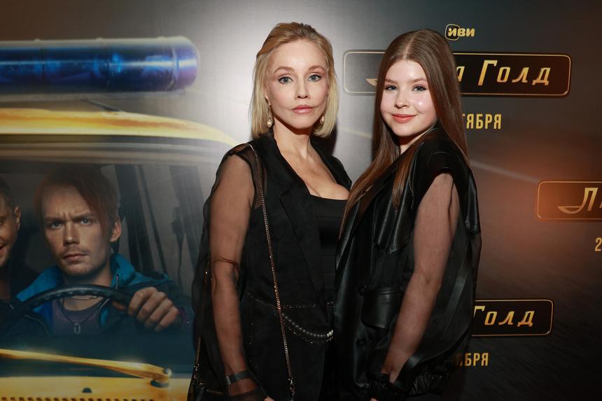 Игнорирует актерство и скрывает личную жизнь: что известно о 19-летней дочери Табакова и Зудиной