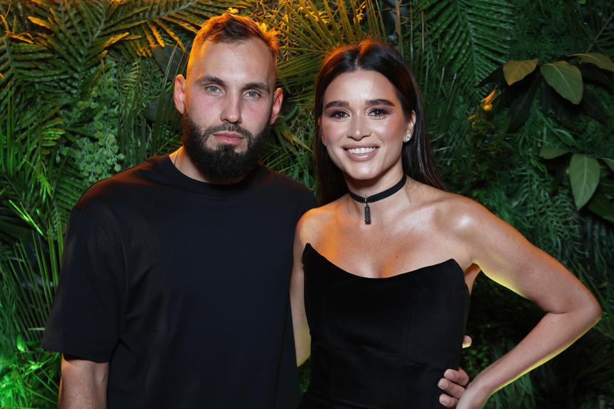 «Недавно ей столько ящиков принес с рынка!»: Бородина раскрыла, что думает мама о ее женихе