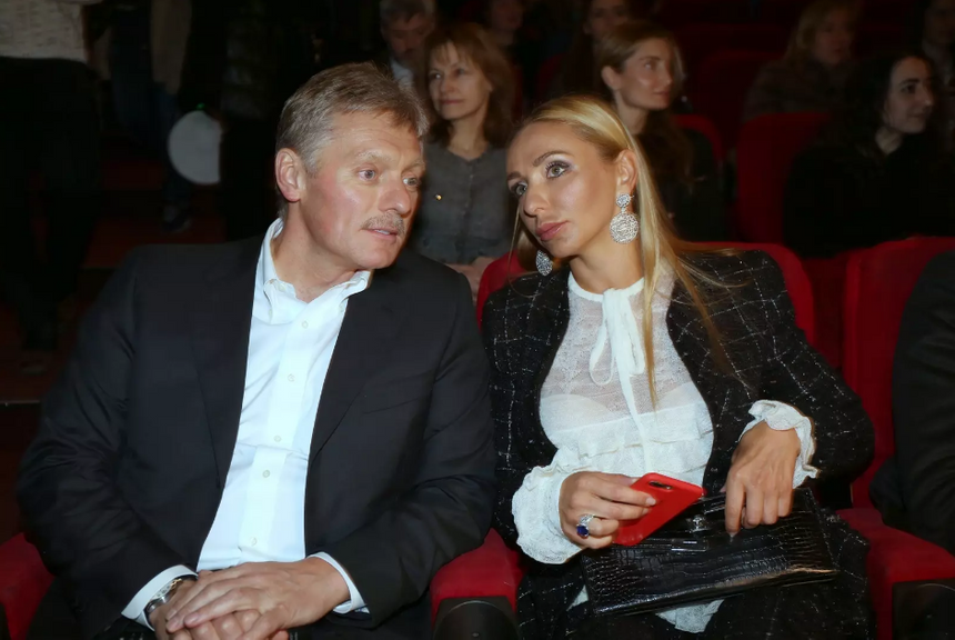 Дмитрий Песков закружил в танце на льду Татьяну Навку в день ее рождения