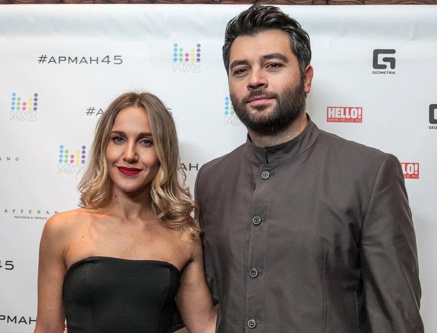 «С тех пор больше не залезала в его телефон»: Юлия Ковальчук заговорила об изменах Алексея Чумакова