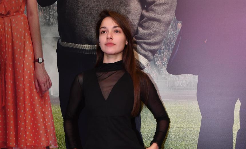 Подавлена и постоянно плачет: ударившую сожителя ножом в грудь актрису Дроздову отправили под домашний арест