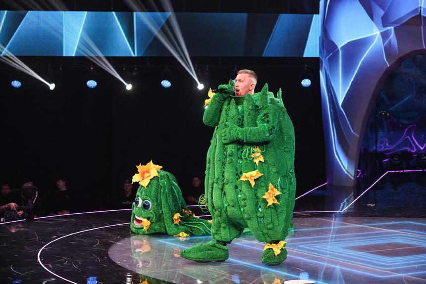 Певец Серега сообщил, что его выгнали из шоу «Маска» при первой возможности