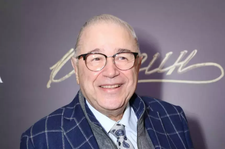 Одержим или устал от привычной жизни? Психолог объяснила увлечение мистикой Евгения Петросяна