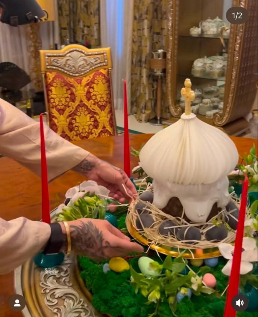 Певец Филипп Киркоров показал кулич за 100 тысяч от ресторатора Дениса Симачева