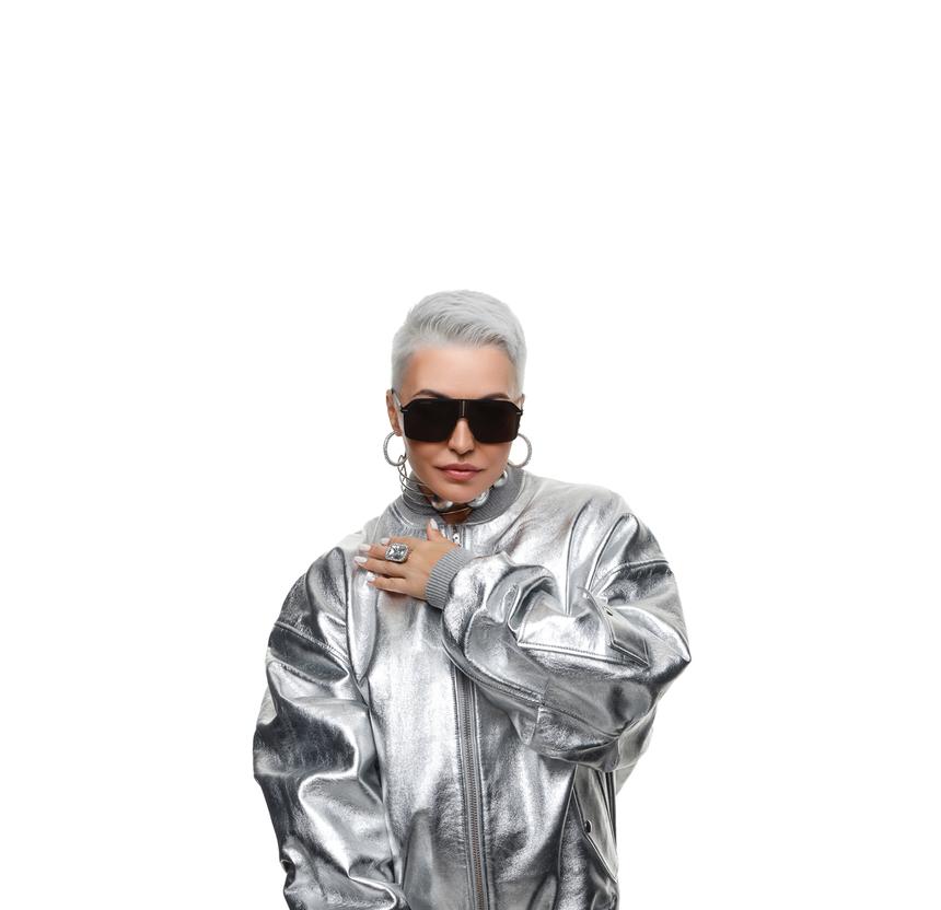 «Меня уничтожали не по-детски»: Катя Лель о мировом успехе, поисках любви и даре исцеления