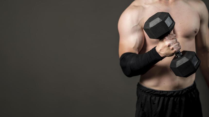 Бодибилдер зарубил топором отчима и довел до комы мать в российском городе