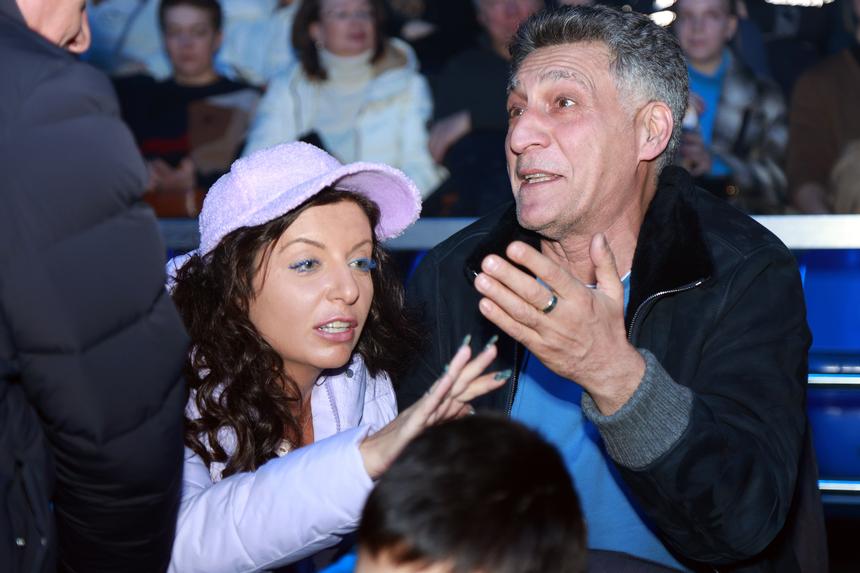 «У тебя больное сердце, а ты травишь себя»: как Маргарита Симоньян спасала впавшего в кому Тиграна Кеосаяна