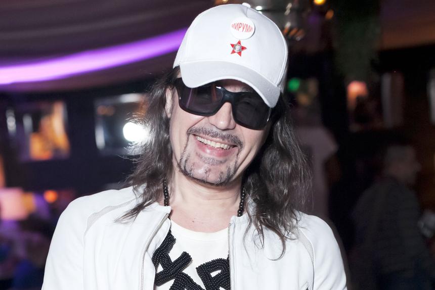 «Выступает, но в очень узких кругах»: раскрыт размер гонораров звезды 90-х Богдана Титомира