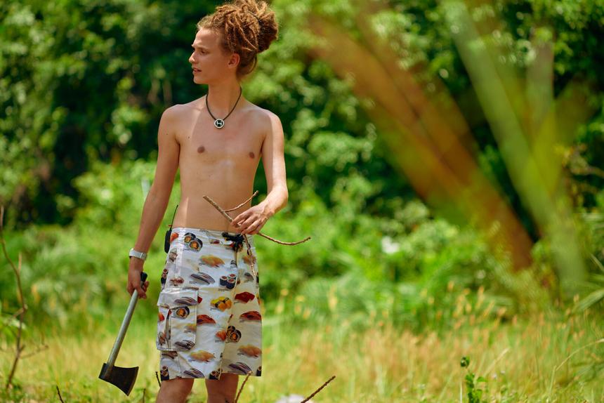 19-летний сын Децла рассказал, что два года жил в Индии и убегал от мачете