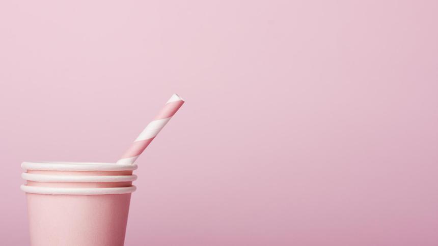 Сделала пару глотков и почувствовала странный вкус: женщина с дочкой выпили антисептик вместо коктейля в кафе