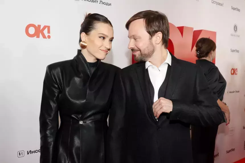 Жена Алексея Чадова показала фигуру в купальнике спустя полгода после родов