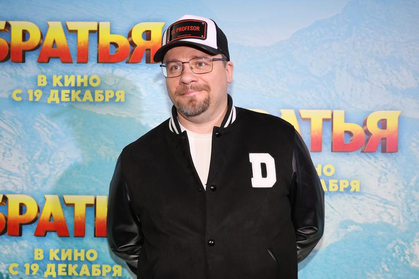 «Зарождение смеховой реакции»: Гарик Харламов вспомнил о церемонии прощания с Александром Масляковым