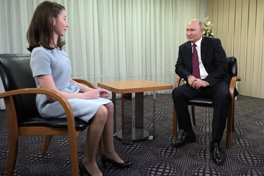 «Моя жизнь началась с нулевого километра»: история незрячей журналистки, взявшей интервью у Владимира Путина