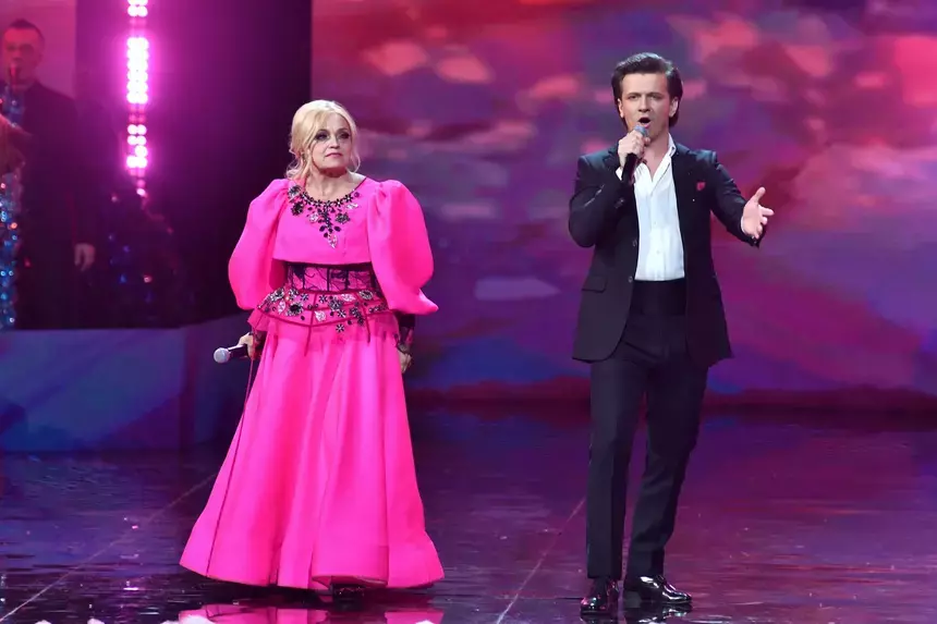 «Гриша, верни долги»: на концерте Кадышевой появились плакаты, посвященные ее сыну