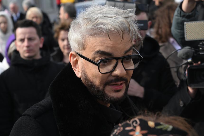 Автор надгробия Михаила Горшенева, с которым судится Киркоров, подарил певцу пепельницу