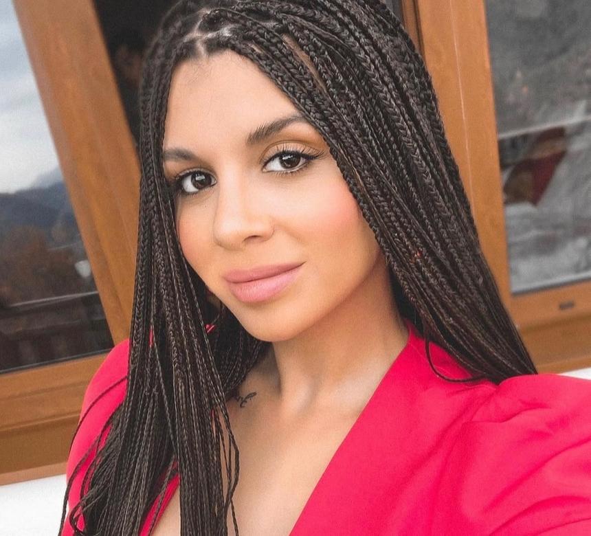 Экс-участница «Дома-2» Алиана Устиненко обвинила авиакомпанию в вымогательстве