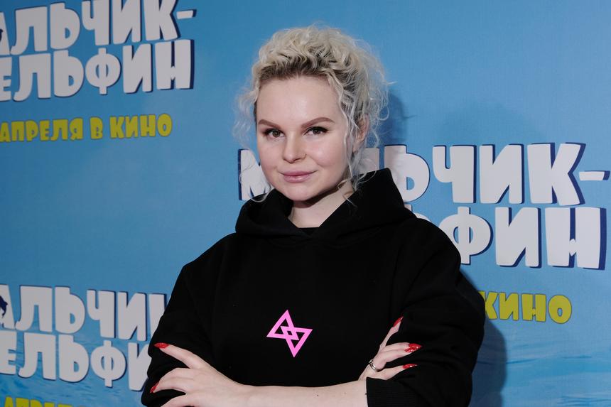 Страдающая редкой болезнью крови экс-солистка «Ленинграда» Вокс заявила о чуде