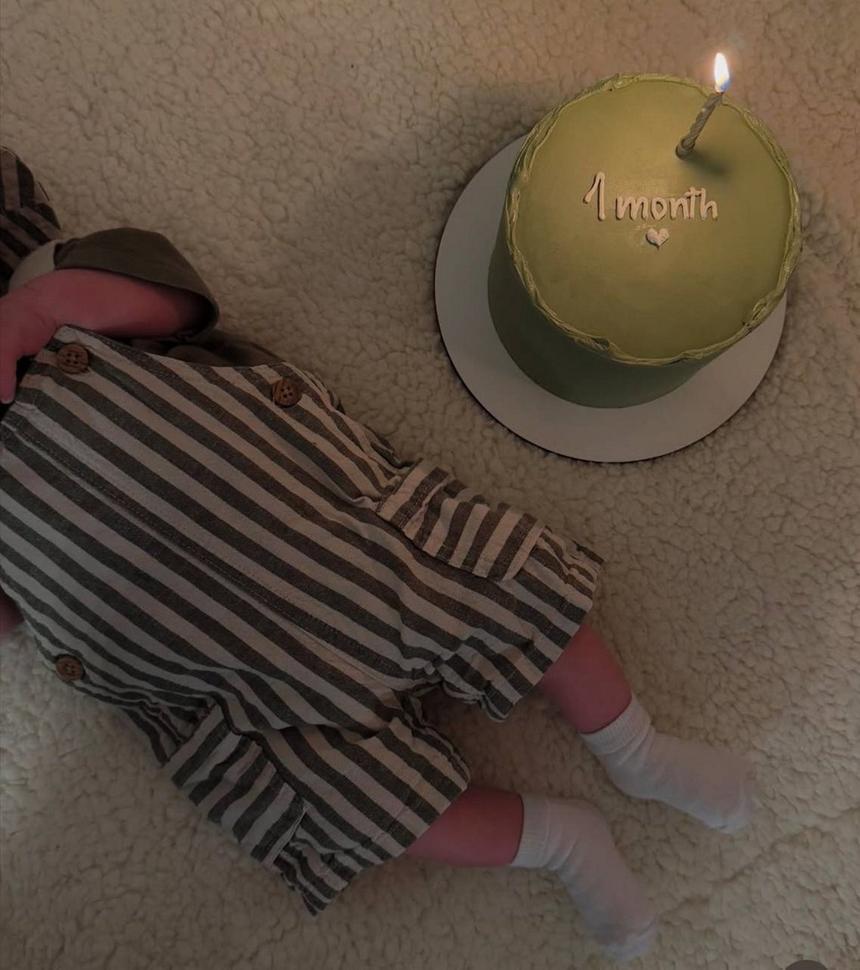 Жена Александра Петрова поделилась снимками сына, которому исполнился месяц