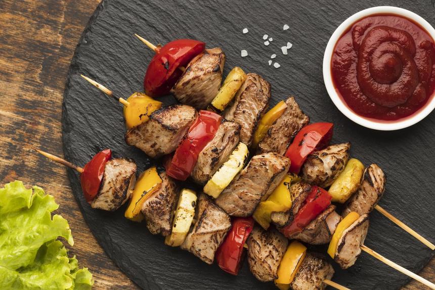 Шашлык на майские: как приготовить мясо без риска для здоровья