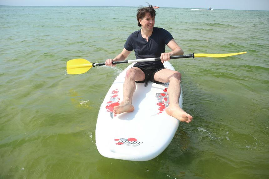 Актер Денис Матросов рассказал о состоянии после срочной операции в три часа ночи