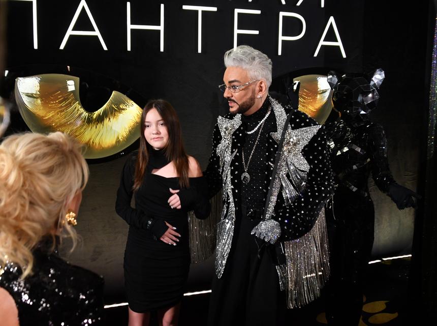 «Филипп, это вы?»: дочь Киркорова сняла новую пародию на отца