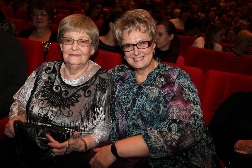 Приехали дочь и внучка: актрису Нину Гребешкову похоронили рядом с мужем Леонидом Гайдаем