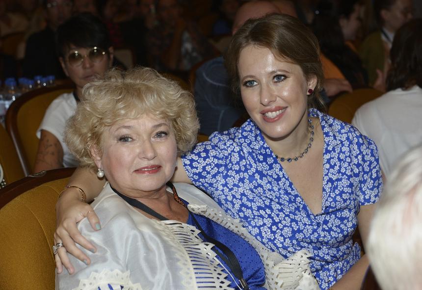 «Я его люблю больше, чем Ксюшу»: мать Собчак сделала заявление о внуке