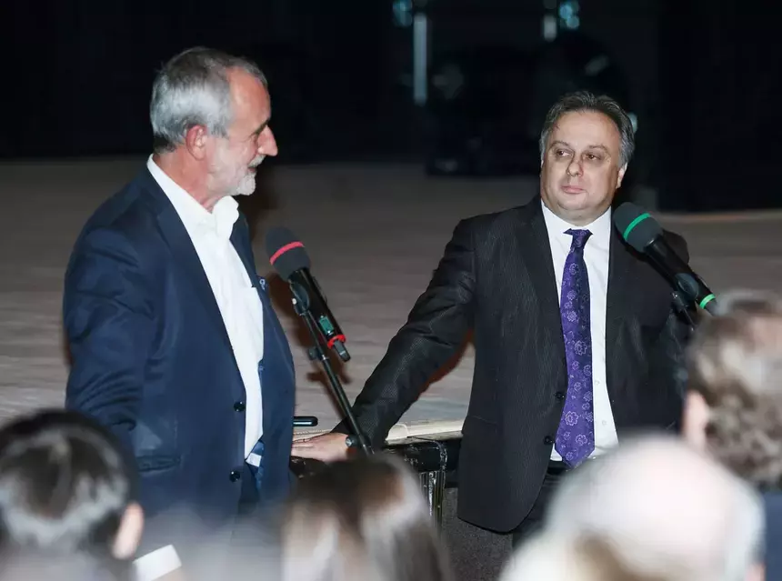 Активисты призвали уволить главу Театра им. Вахтангова Кирилла Крока