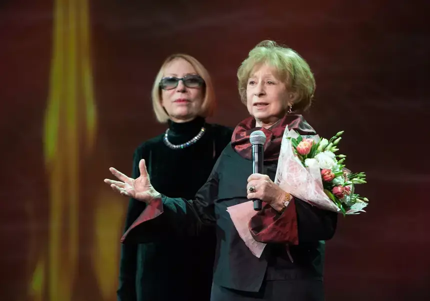 Билеты на постановку с участием Ахеджаковой в Лондоне стоят до 16 тысяч рублей