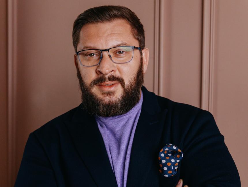 «За моей спиной — десятки лет отношений»: Марк Бартон рассказал, какие знания почерпнул из личного опыта