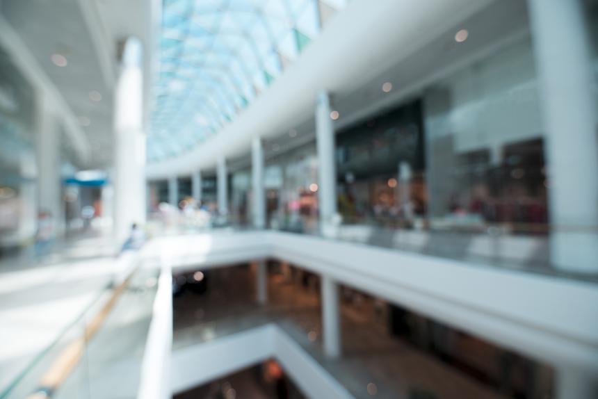 В Москве незнакомец поцеловал 6-летнего ребенка в туалете торгового центра