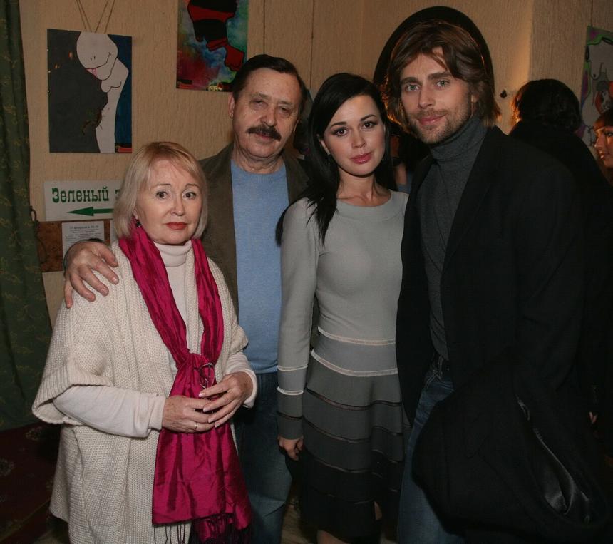 Мама Анастасии Заворотнюк Валентина снялась с новорожденным правнуком Марселем