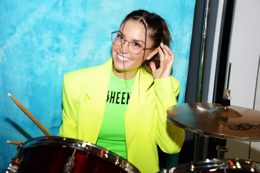 Победа Прилучного: Агата Муцениеце согласилась оставить сына Тимофея у отца