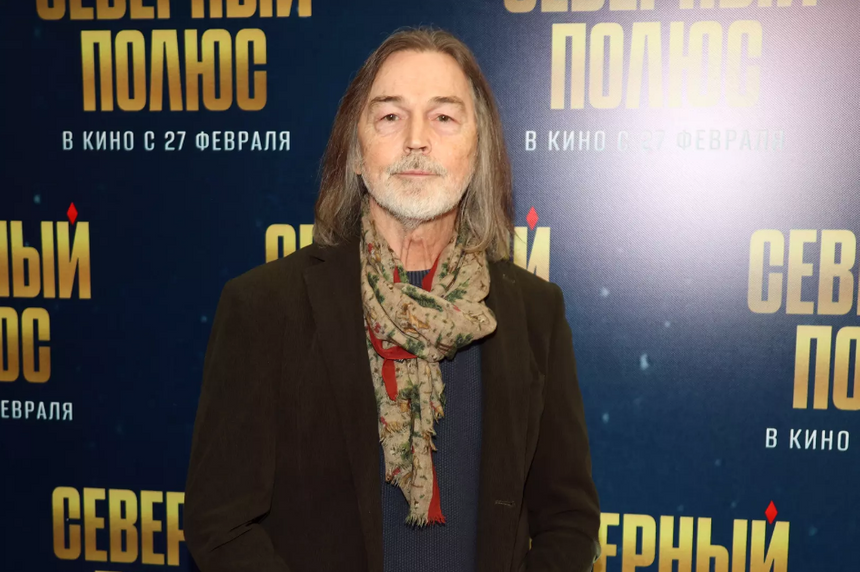 «Отец смотрел с опаской»: сын Никаса Сафронова вернулся в Москву с новой женой