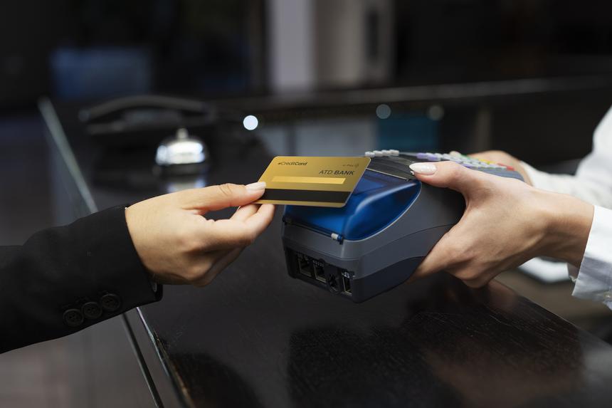 Петербуржец пришел в банк для разблокировки карты и узнал о своей «смерти»