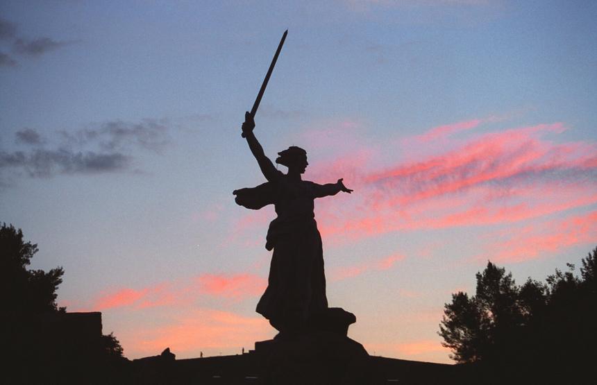 «Тут помрешь и здоровым»: экс-сотрудница музея рассказала об экскурсиях внутри монумента «Родина-мать»