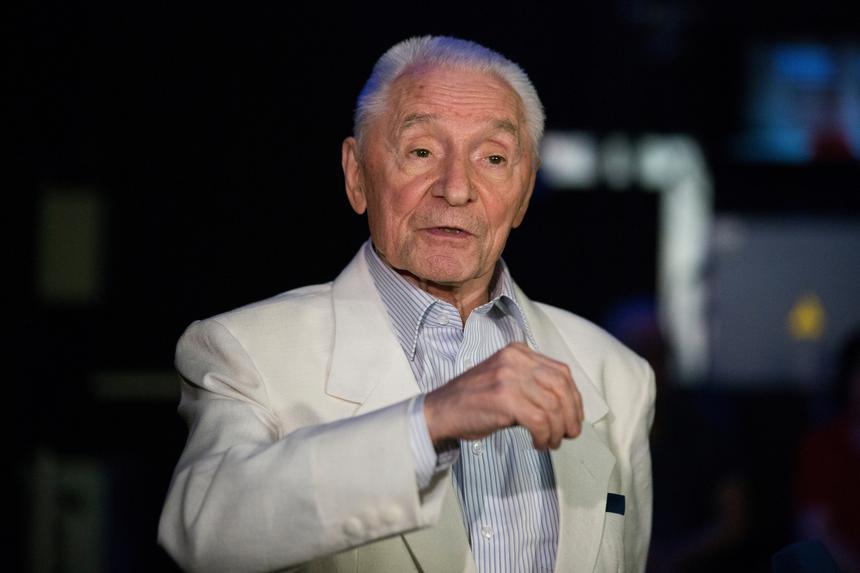 Охрана вытолкала из зала поклонника на прощании с хореографом Юрием Григоровичем