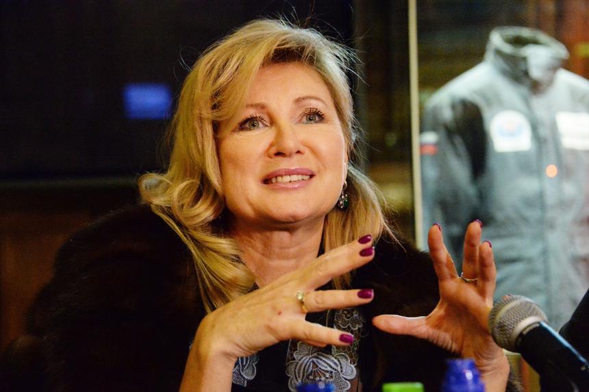 «Те, кто помогает им, — пособники врагов России»: Вика Цыганова объяснила «отмывание» уехавших артистов