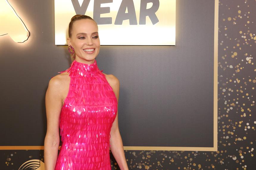 Была одета хуже, чем участники «голой» вечеринки: Бородин предложил проверить Глюкозу после видео из клуба