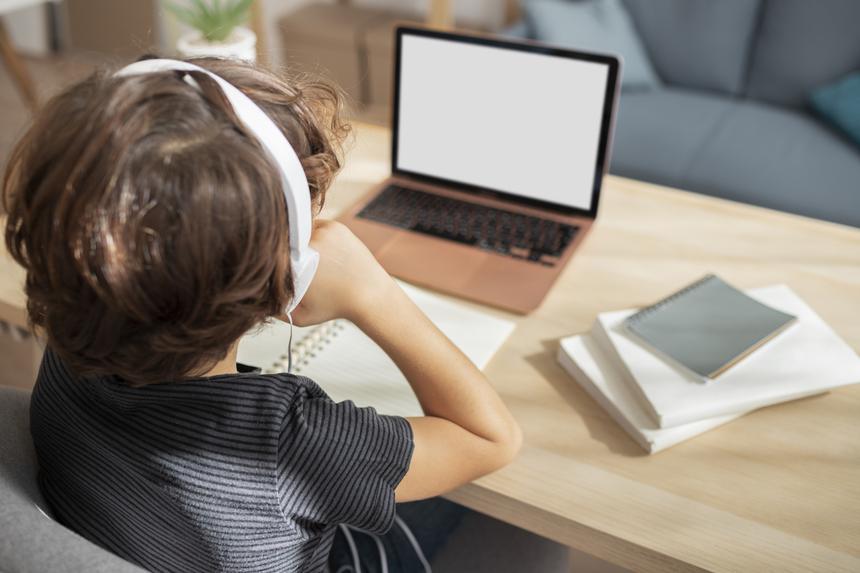 Три бутылки водки и 15 коктейлей: погибшим в Байкальске школьникам продали алкоголь через интернет