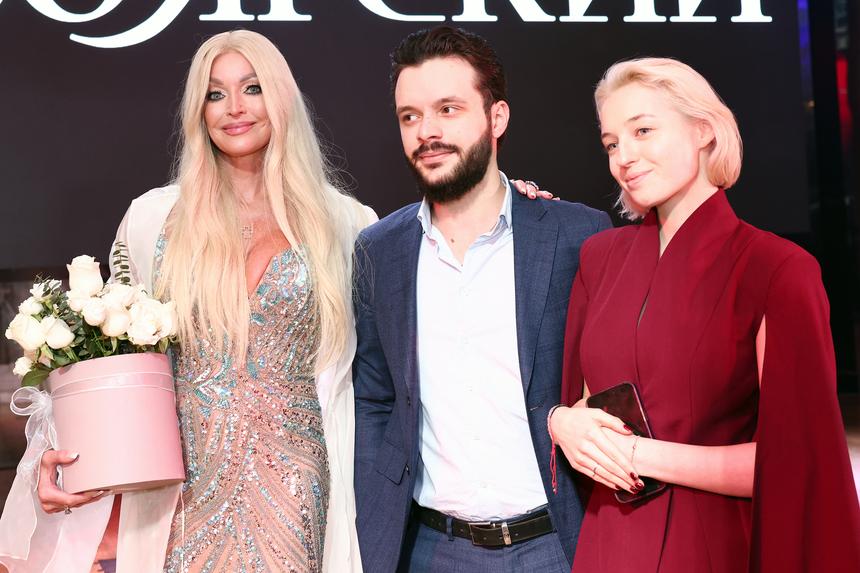 «Хочется как у мамы и папы»: Волочкова объяснила, почему дочь так и не пошла с женихом в загс