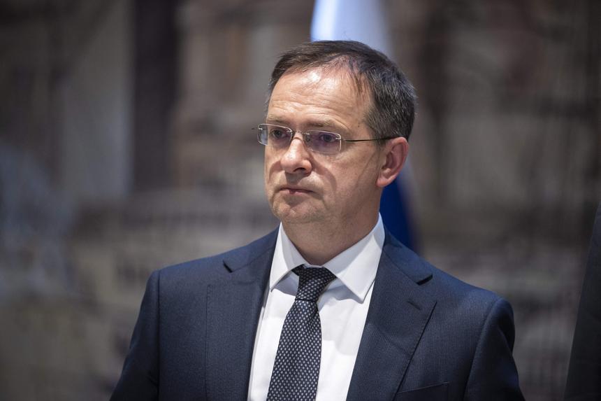 Там указана информация о его жене и детях: Владимира Мединского внесли в «Миротворец» на Украине