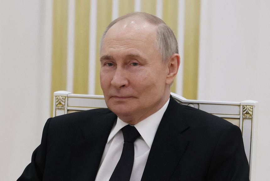 Девочка из Пензы уснула во время онлайн-встречи Путина с многодетными семьями