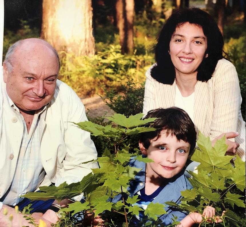 «Его наставления ведут меня всю жизнь»: сын Жванецкого Дмитрий об отце, звездной фамилии и слухах о семье